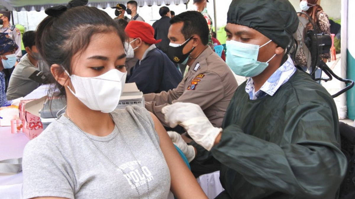 Epidemiolog Minta Pemerintah Berani Pasang Target Vaksinasi Hingga 100 persen