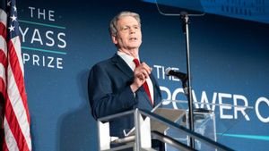 美国财政部长在伊朗传播经济威胁，嘲笑IRGC指挥官