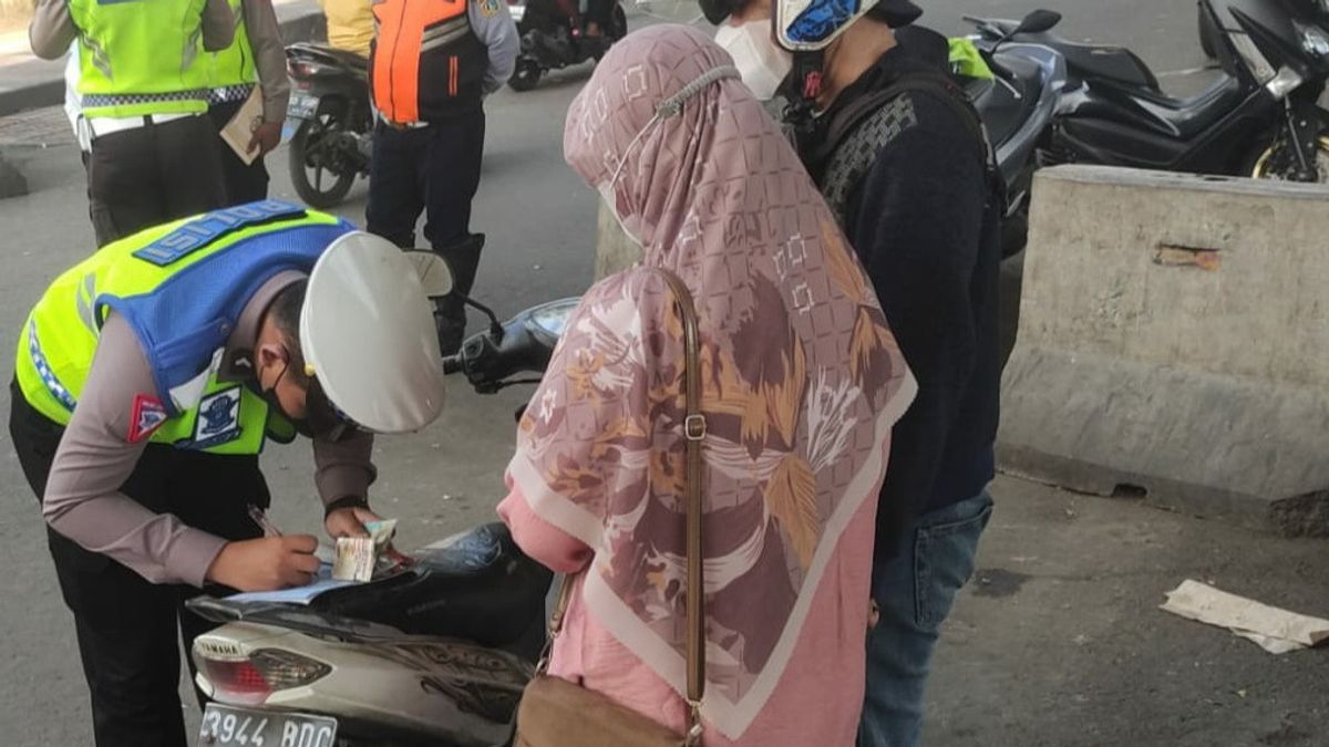 Dozens Of Motorcyclists Against The Current At The Roxy Mas Wild Crossing Were Ticketed