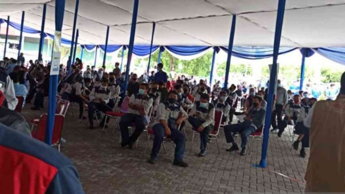 COVID-19案创下新纪录，Bekasi的2,000名工人进行了大规模拭子测试