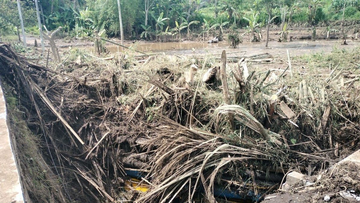 フラッシュ洪水ランダマランリージェンシー、2人の住民が死亡