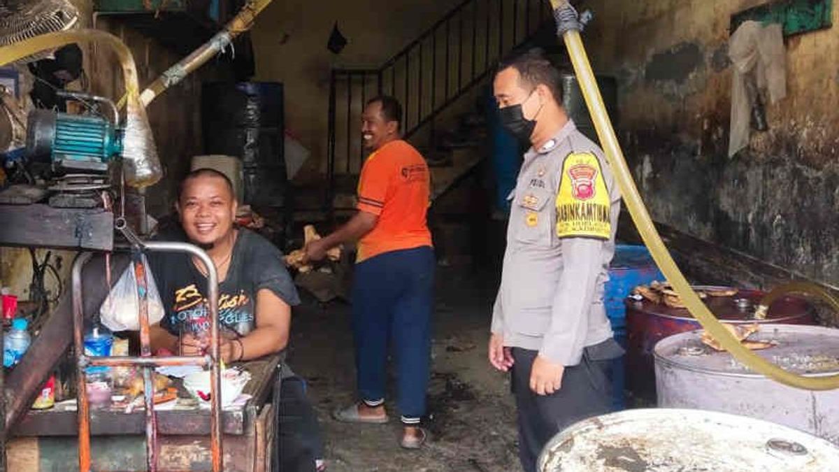 Majalengka Police Routinely Checks Availability Of Bulk Cooking Oil