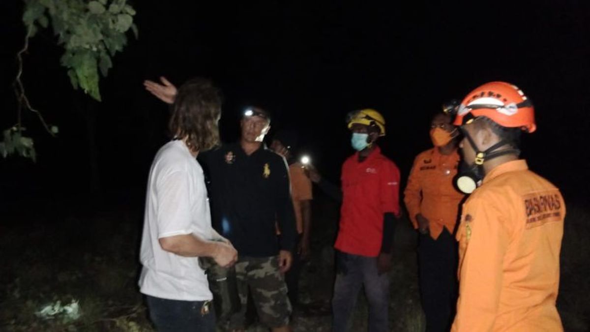 Ingin Lihat Semburan Lava Pijar, Bule Swedia Kemah di Lereng Gunung Lewotobi Diminta Angkat Kaki