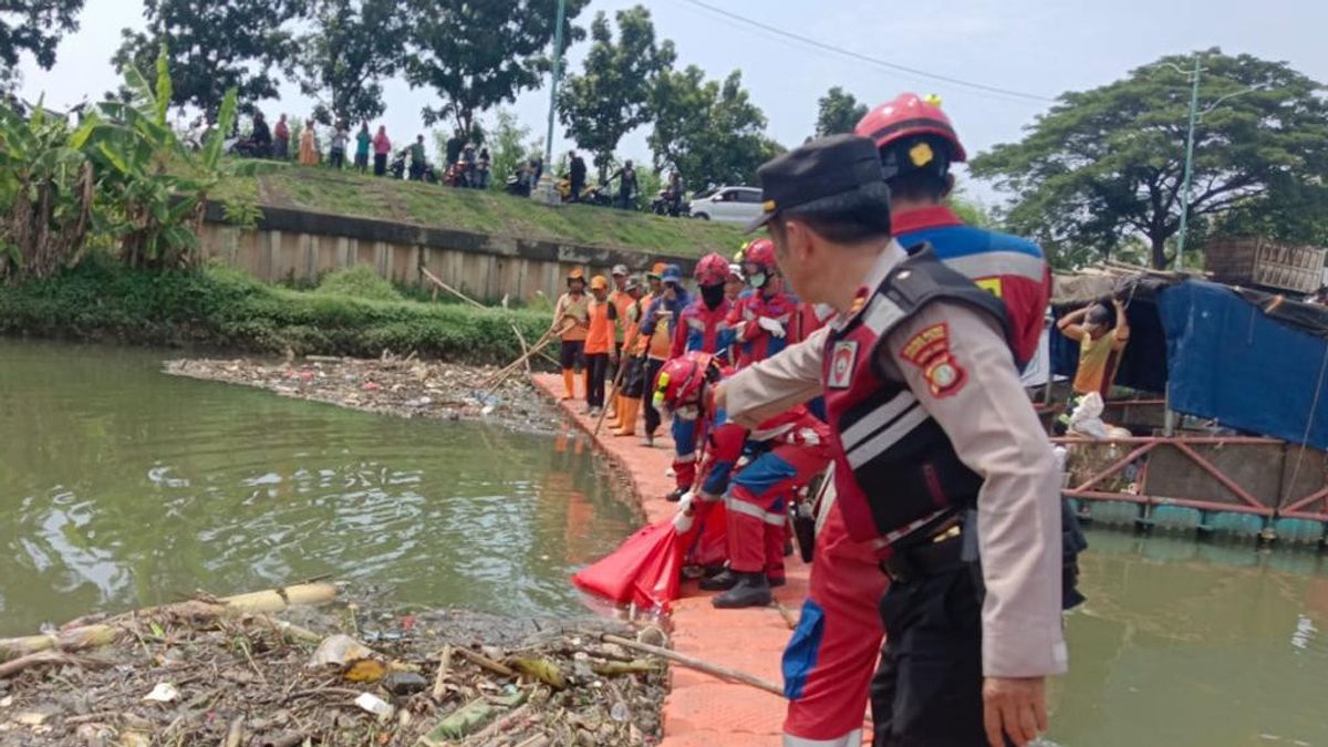 Dikira Boneka, Petugas Kebersihan Kaget Temukan Mayat Pria Pakai Pampers di Kali Cilincing