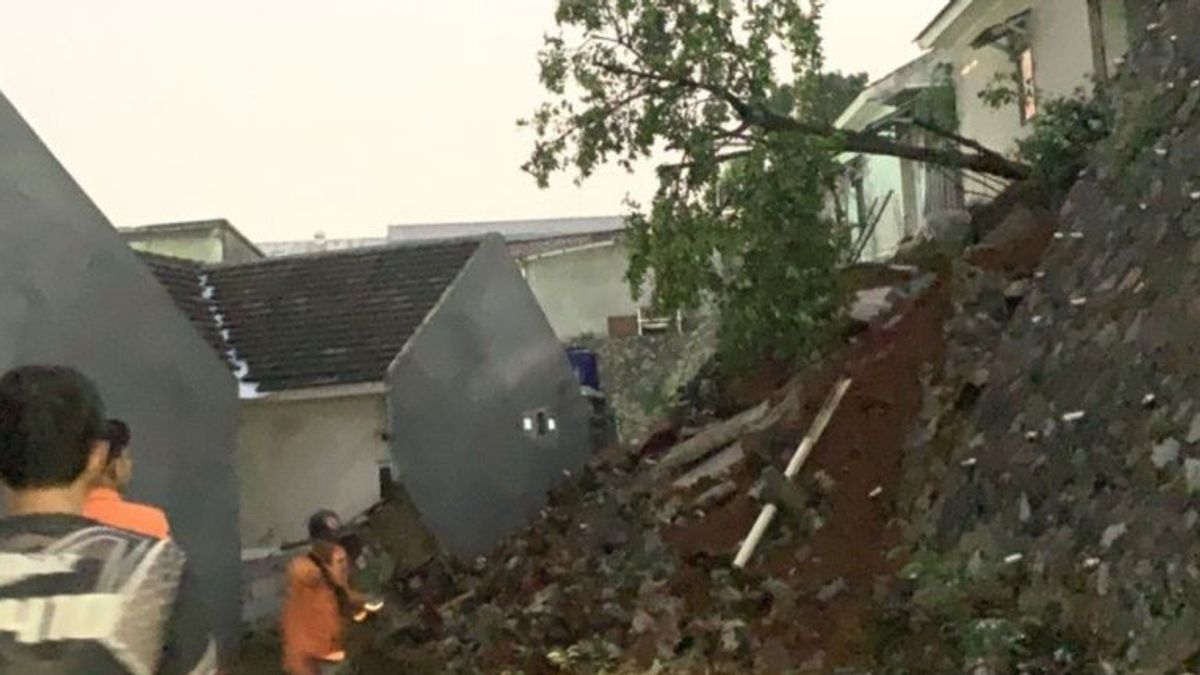 14 Bangunan di Bogor Terdampak Longsor dan Angin Kencang