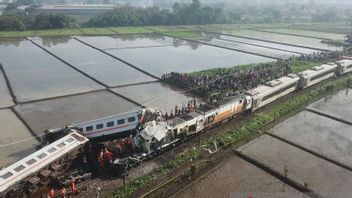 SAR Team Says There Are Still 2 Victims Trapped In The Turangga-KA Local Bandung Raya Train Collision Incident