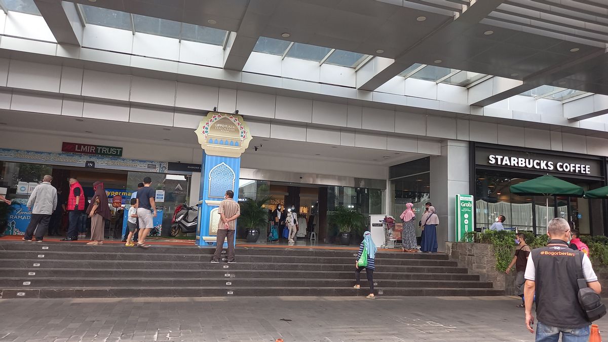 Plaza Lippo Ekalokasari Burns, 5 Employees Rushed To Hospital