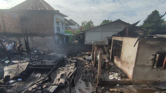 疑似电气短路，2所房屋在Lorok Pakjo Palembang被烧毁