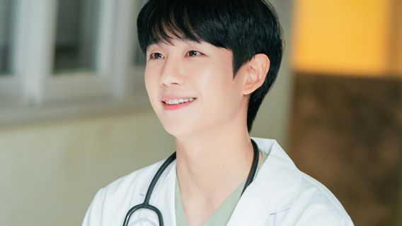 Jung Hae In dan Rowoon Jadi Cameo untuk Drama <i>Spring of Youth</i>!