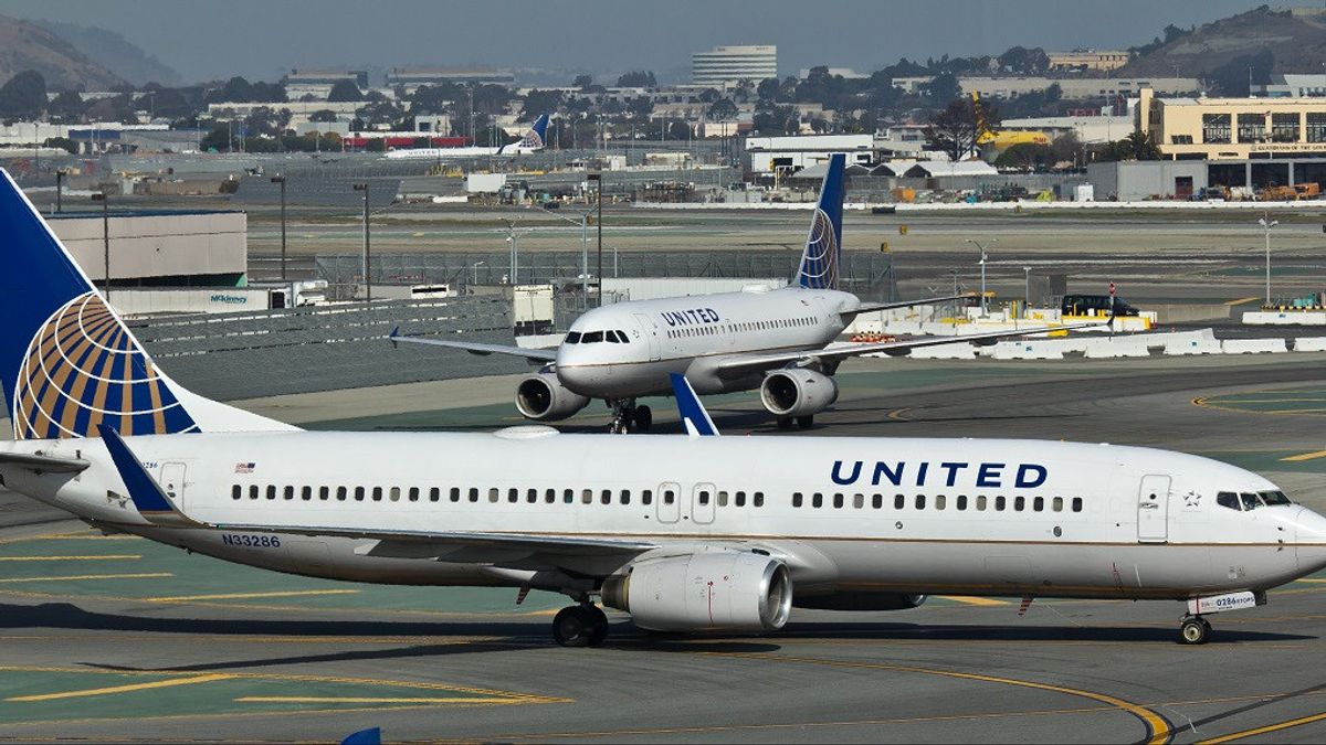 Allegedly Consuming Halusinogen And Rescue The Crew Of The Aircraft, This Male Passenger Is Secured By The FBI