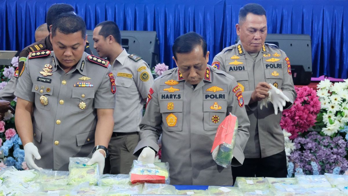 Mission initial, le chef de la police de Kaltara, Irjen Hary Sudwijanto, visite à Icon frontalière