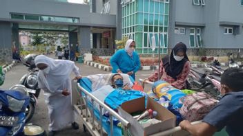 Worried About Aftershocks, RSAM Patients Are Being Treated In Emergency Tents