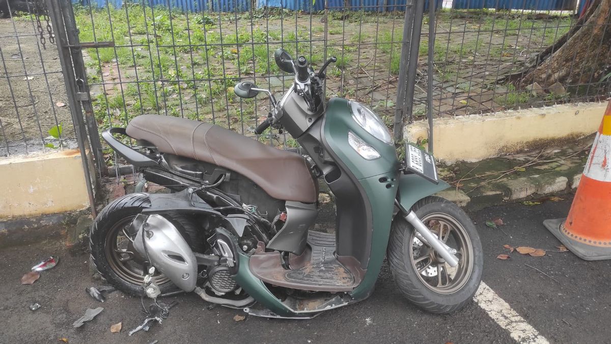 Une paire d’amante dans une moto décédée après s’être heurtée par une voiture dans le cerf-volant