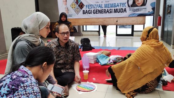 Explorant Le Potentiel Typique De La Région à Travers La Forme Visuelle, Purwakarta Young Generation Participe Au Batik Festival 2021