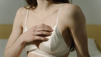 Korean Television Broadcasters Dare To Appear Without Bra On Broadcast, Know 7 Benefits Of Not Using Bra For Health