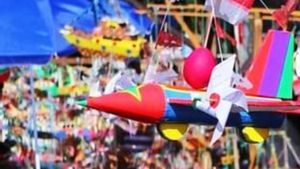 Mainan Kapal Khas HUT RI Masih Digemari Anak-anak Palembang, Penjualan Cukup Tinggi