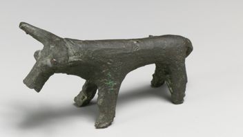希腊考古学家在古奥林匹亚遗址发现铜牛雕像