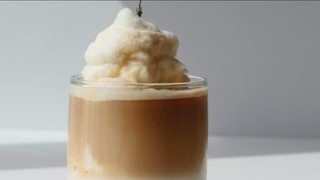 an, ce qui est devenu viral pour faire du coffee nuageux facilement