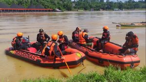 Tim SAR Cari 3 Orang Hilang Imbas Kapal Motor Tabrak Tongkang di Sungai Barito Kalteng