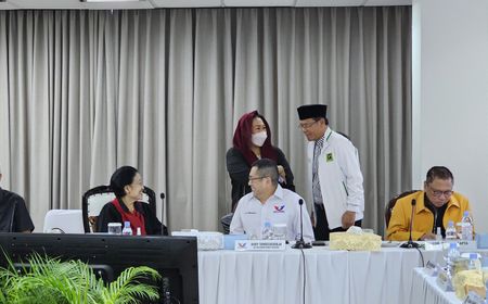 Ikut Rapat TPN Ganjar-Mahfud, Yenny Wahid Berikan Paparan