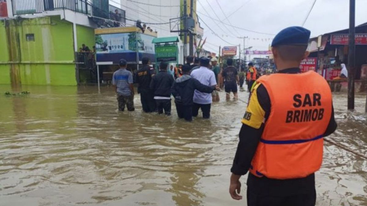 Banjir Rendam Pekanbaru, Kemacetan Tak Terhindarkan