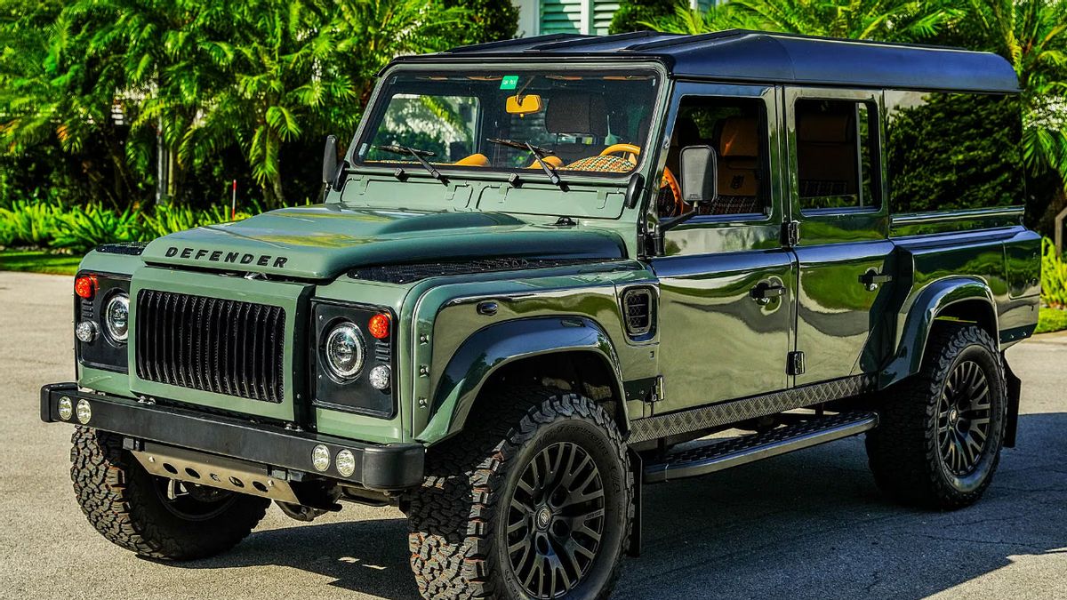 クラシックなランドローバーディフェンダーは、コルベットのモンスターV8エンジンで戻ってきました