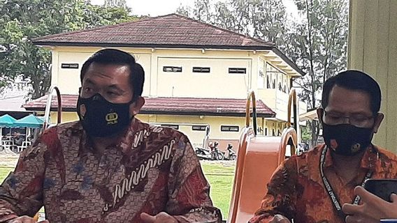Modif Car Transporte Du Carburant Subventionné Sans Permis, 2 Personnes à Banda Aceh Arrêtées Par La Police