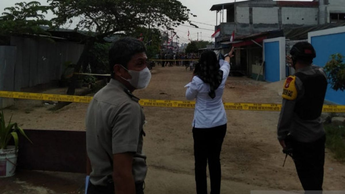 Les Résidents De Bekasi Sont Paniqués En Voyant Un Objet Similaire à Une Bombe, L’équipe De Police Du Métro De Gegana Effectue Des Inspections