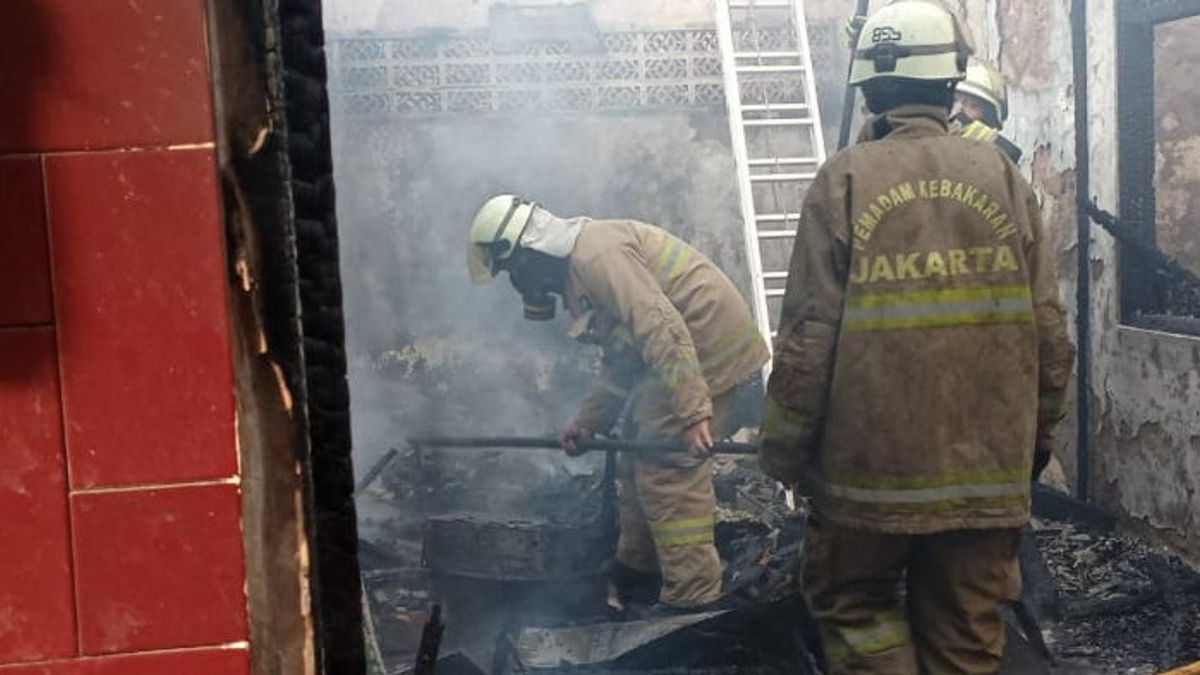 A Teenage Boy At Pasar Rebo Dies Stimulated When His House Burns This Morning
