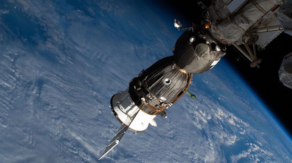 ロシアが宇宙飛行士を迎えにISSに漏洩したソユーズMS-22交換