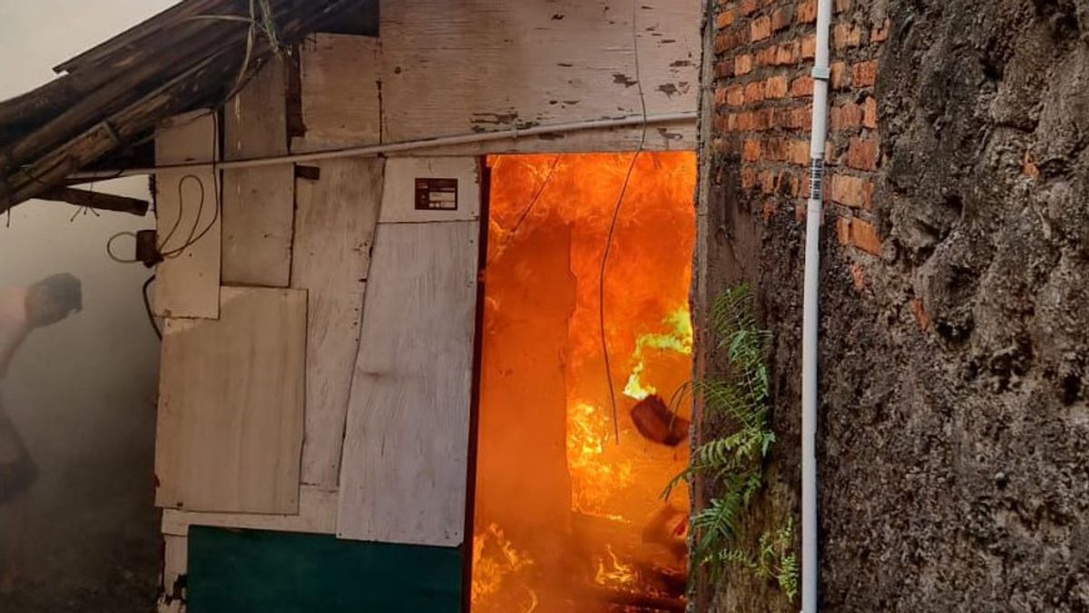 Gegara kipas angin, deux maisons à Pulogadung incendiées