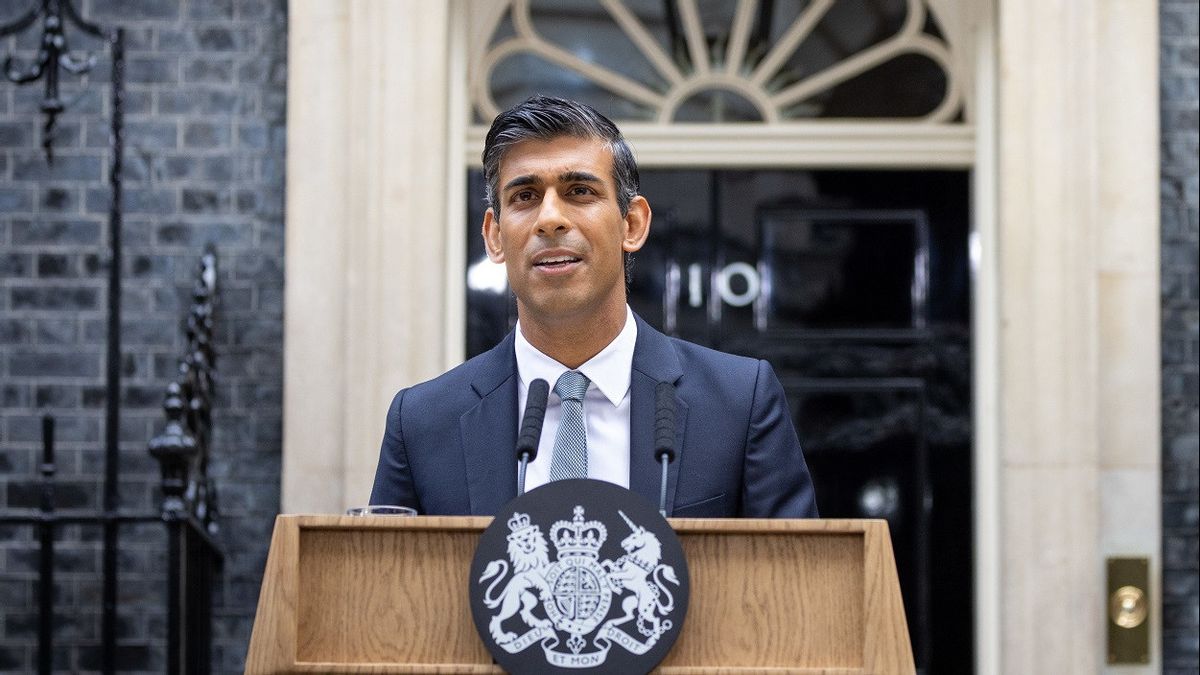 Taking Off His Seat Belt While Driving to Create Social Media Content, British PM Rishi Sunak Apologizes