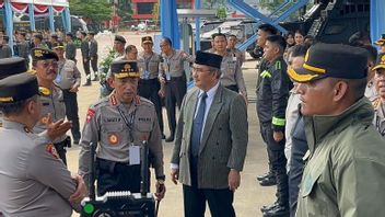 وأكد رئيس الشرطة أن الشرطة الوطنية تخدم الآن المجتمع بإنسانية.