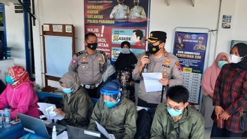 西苏门答腊岛帕里亚曼警察要求居民管理SKCK和驾驶执照接种疫苗