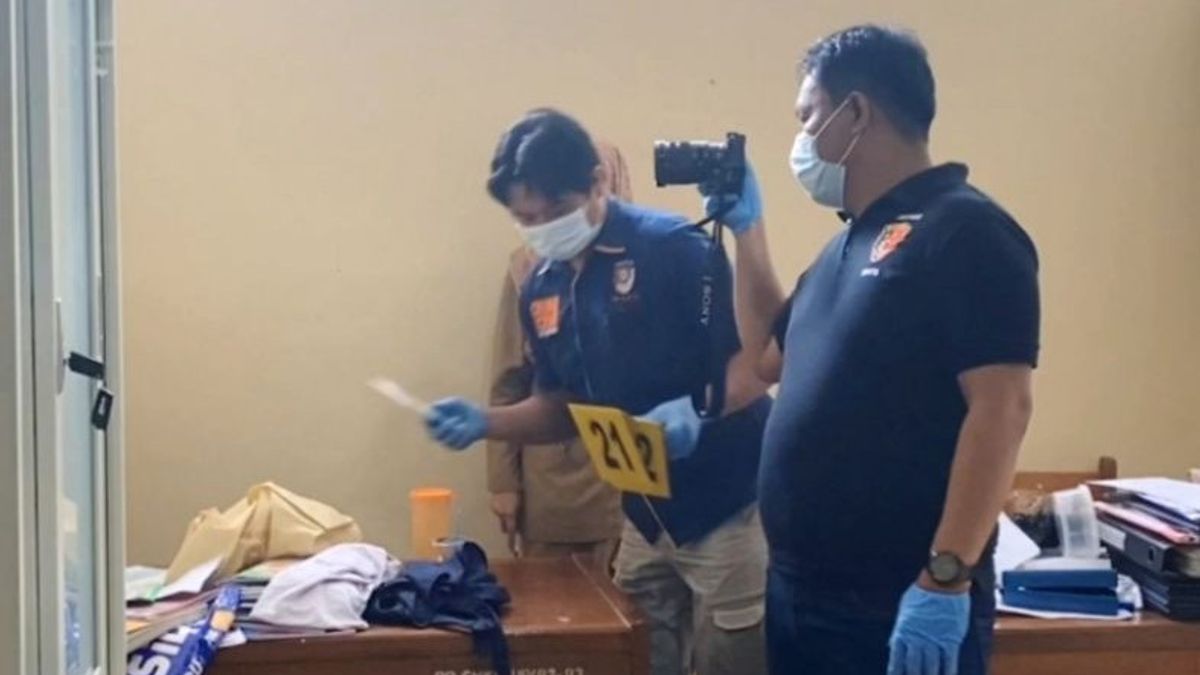 Police Investigate The Burglary Case Of SMKN 8 Makassar