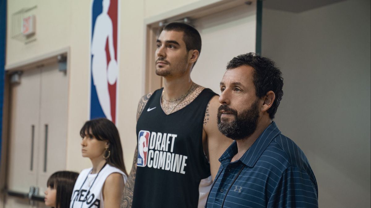 Sinopsis <i>Film Hustle</i>, Adam Sandler Berpetualang Mencari Pemain Basket Berbakat 