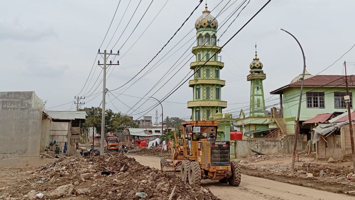 Traitement du boue et des matériaux après les inondations dans l'Aceh Sisakan 100 sites