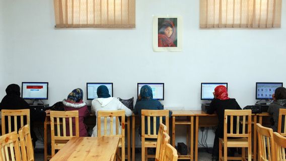 Defense For The Prohibition Of Women Access To Universitas, Taliban: They Don't Pay Attention To Hijab