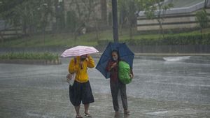 Prakiraan Cuaca BMKG: Sejumlah Daerah di Indonesia Alami Hujan Ringan