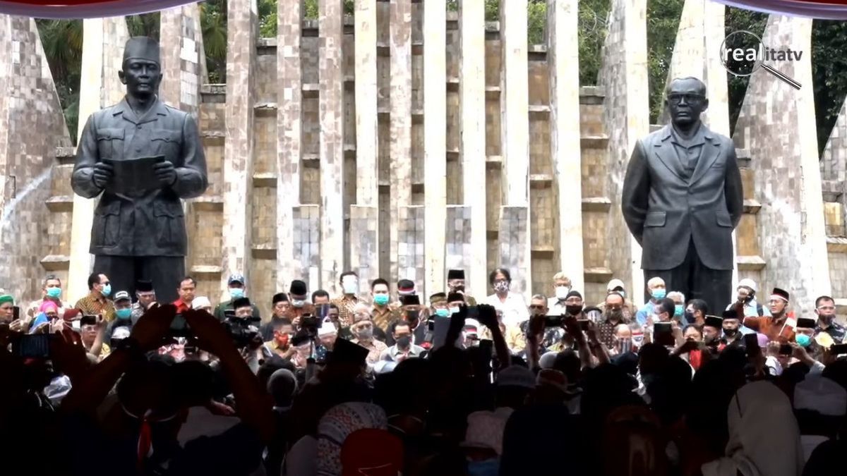 Ruhut Minta Deklarator KAMI Tunjuk Hidung Sendiri Sebelum Lawan Jokowi