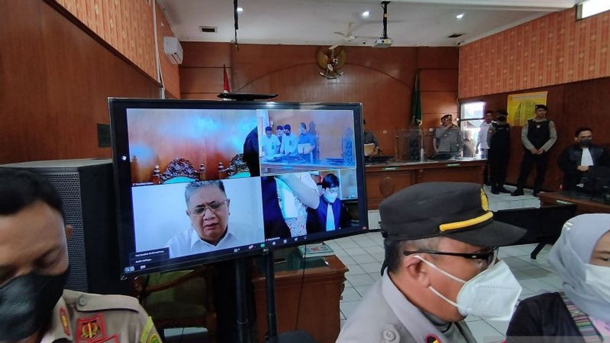 Former Chairman Of The West Java DPRD Irfan Suryanagara Apart From Claims For 12 Years In Prison And A Fine Of Rp. 2 Billion In Embezzlement Cases