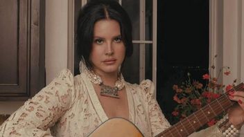 Lana Del Rey Tanggapi Influencer Kristen yang Menudingnya Lakukan Sihir