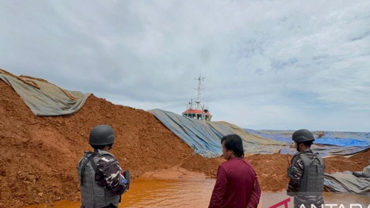 TNI AL Tangkap Kapal Pembawa Ore Nikel Ilegal 10 Ribu Ton di Sultra