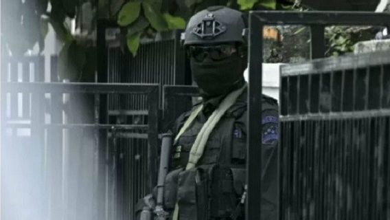 登苏斯 88 房子搜索可疑恐怖分子在万隆摄政