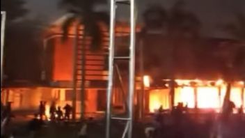 スルタンHB X真夜中前にDIY警察に来て、SPKTを燃やした暴徒はまだ生き残った
