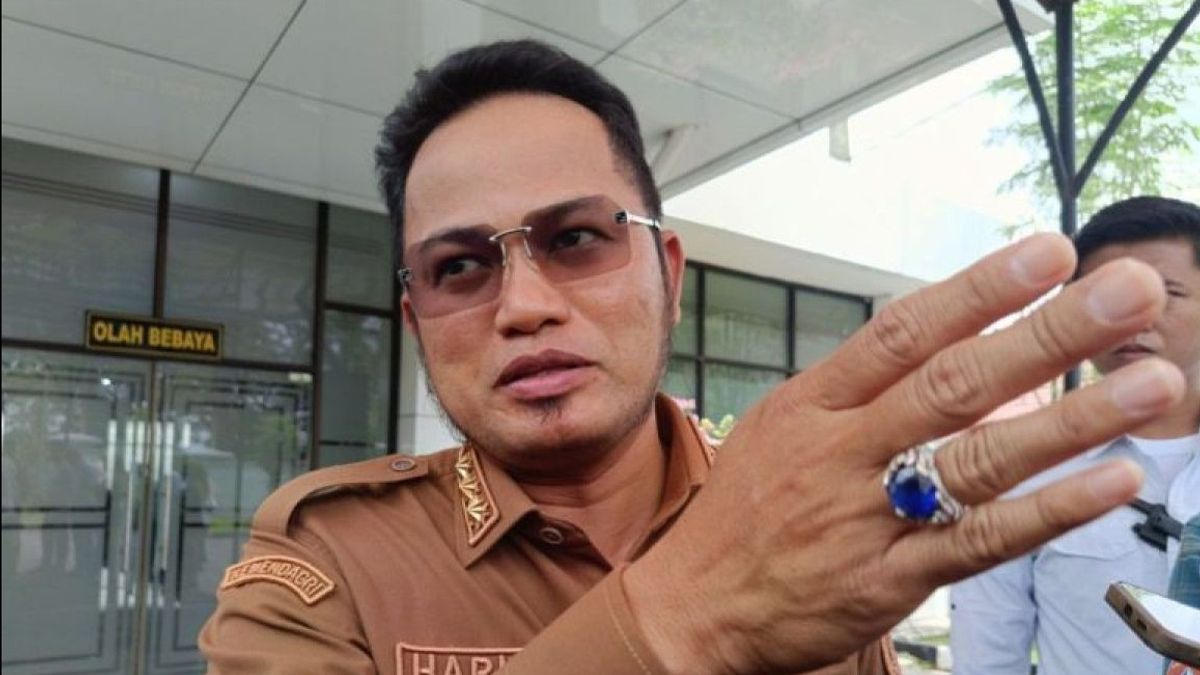 Governor Rudy Ma'ud apologizes, promises to buy massage chairs using personal funds