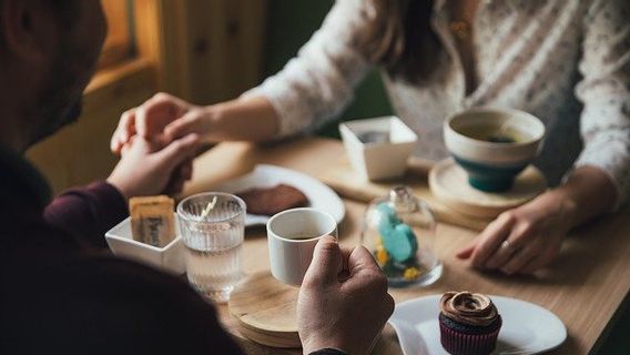 Ini Alasan Ilmiah Mengapa Wanita Jatuh Cinta pada Pria Nakal