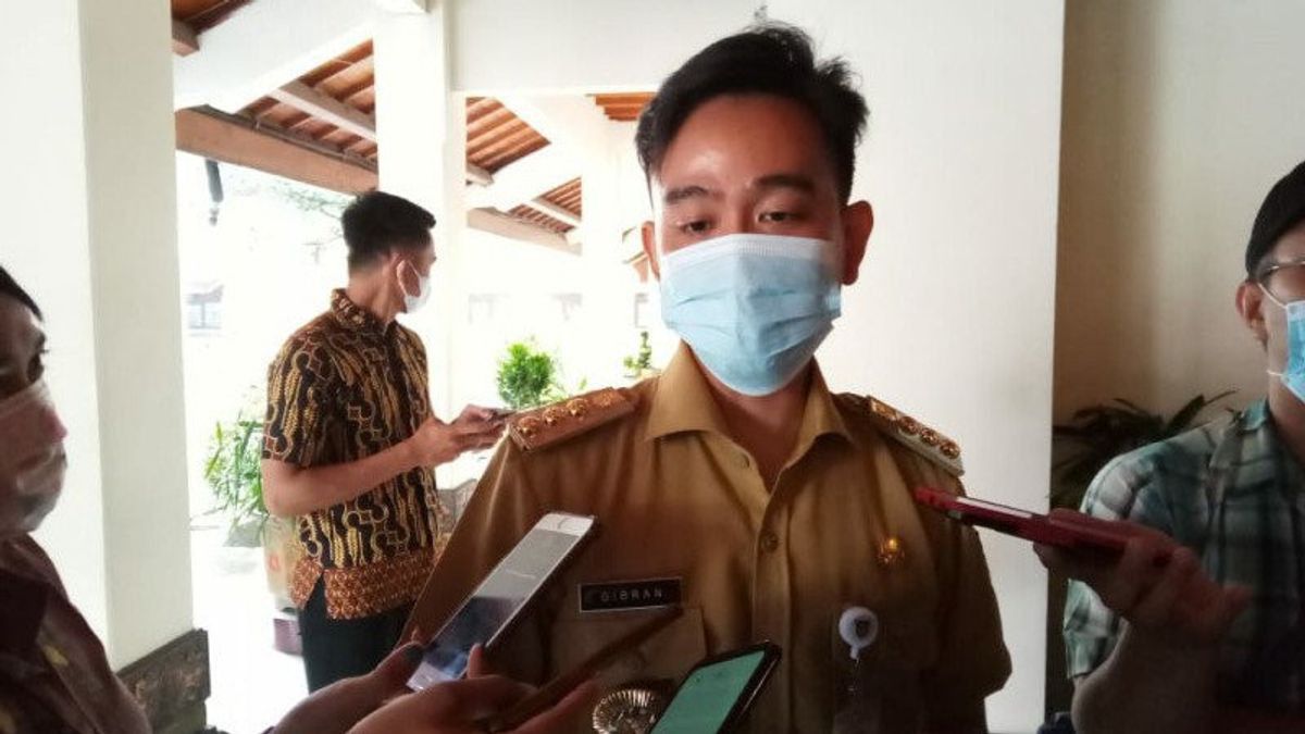 Les Patients COVID En Dehors De La Ville 'Serbu' Solo City Utilisent Des Voitures Privées, Gibran 'Jokowi' Geram: Suivez SOP, Enggak Boleh