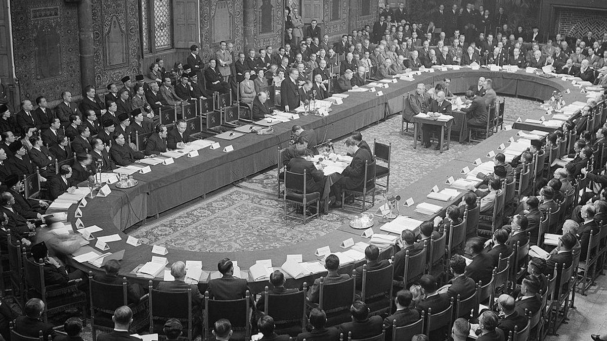圆桌会议在历史上举行 今天，1949年8月23日