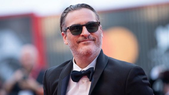 Joaquin Phoenix Perankan Napoleon Bonaparte dalam <i>Kitbag</i>